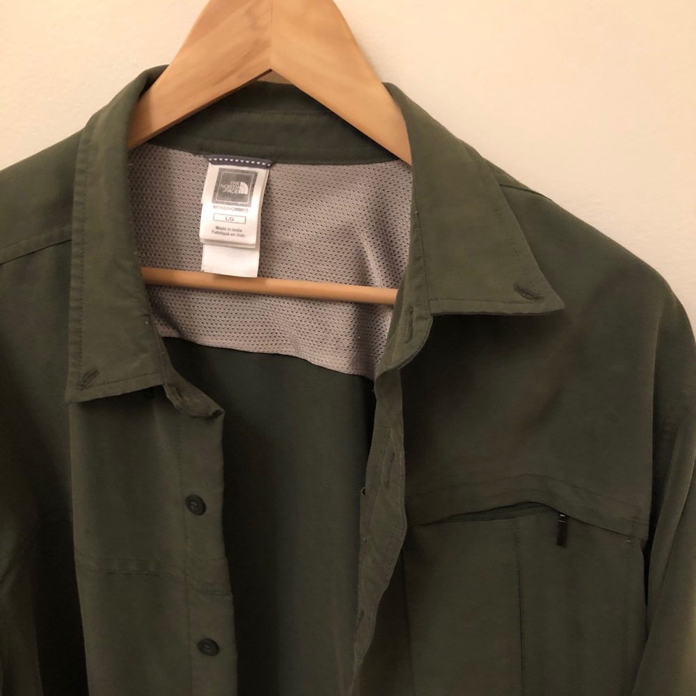 North face feel great button down shirt in olive